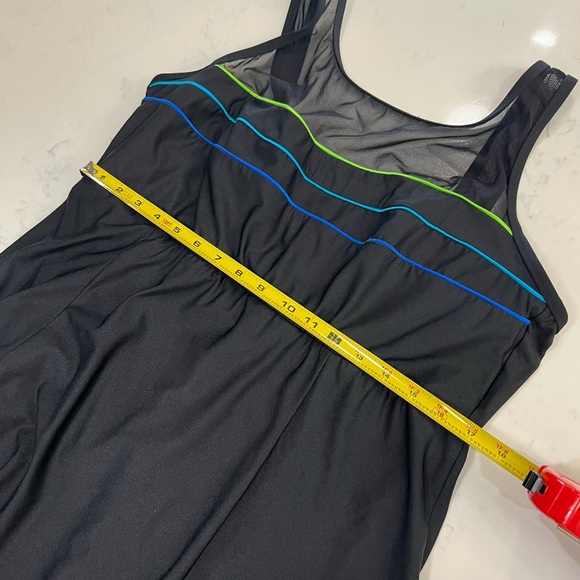 Stylish Black Garment - Picture 10 of 11